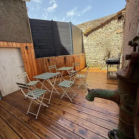 Au Petit Langres Logement Centre-Ville Exterior photo